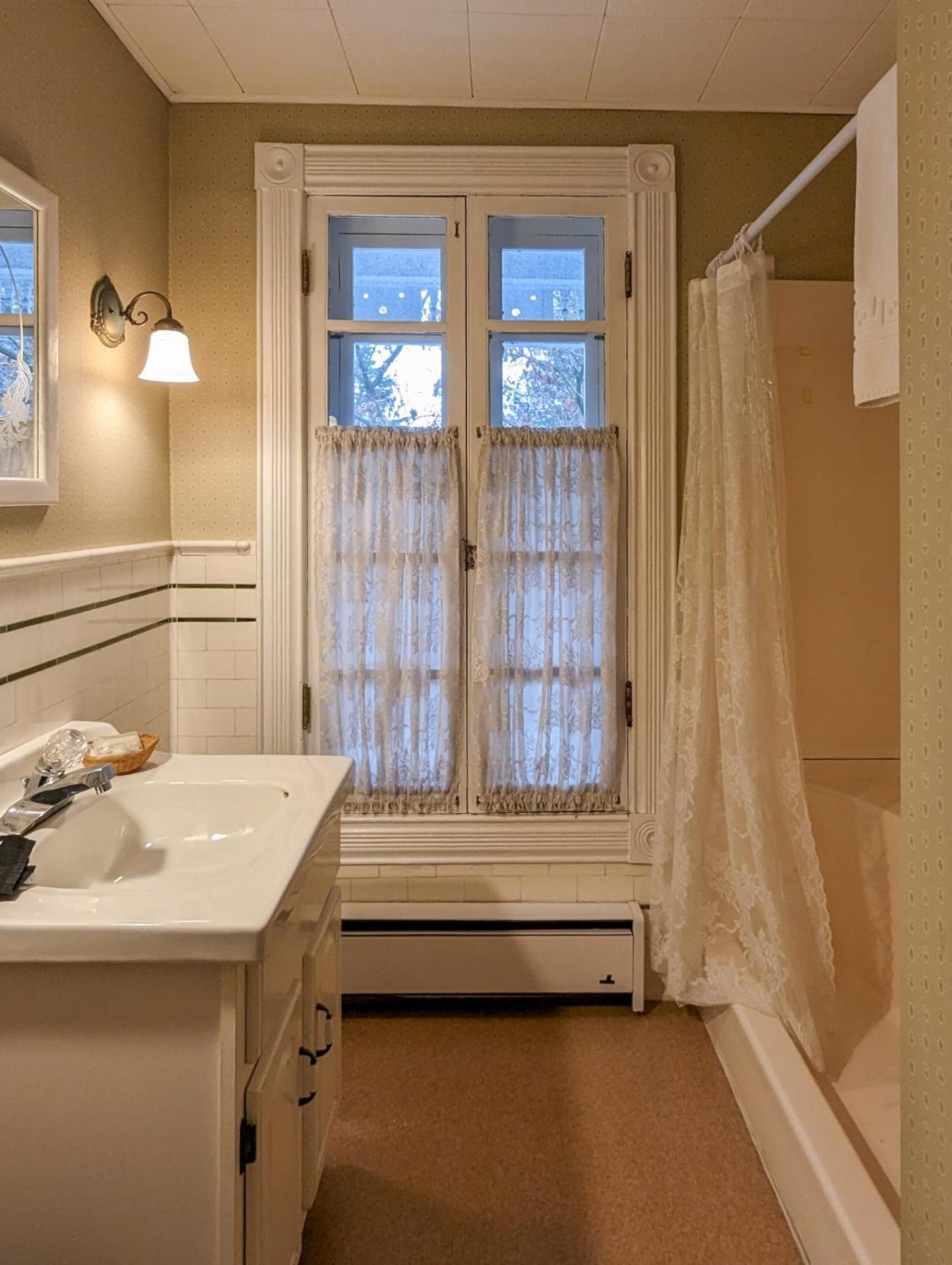 Hudson Manor Bed & Breakfast 왓킨스글렌 외부 사진